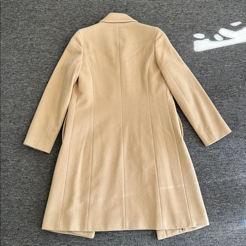 Burberry Camel Coat with Iconic Plaid Lining - Picture 4 of 5